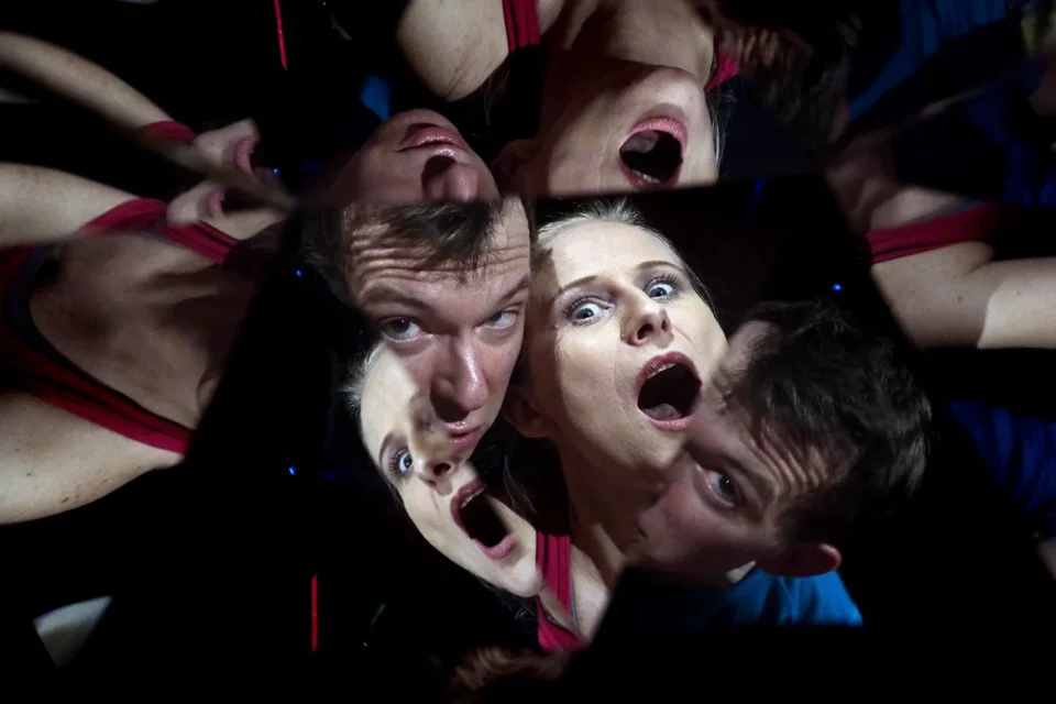 20 02 2016 LUBLIN TEATR STARY SPEKTAKL DLA DZIECI DO GORY NOGAMI TEATR ATOFRI POZNAN FOT DOROTA AWIORKO