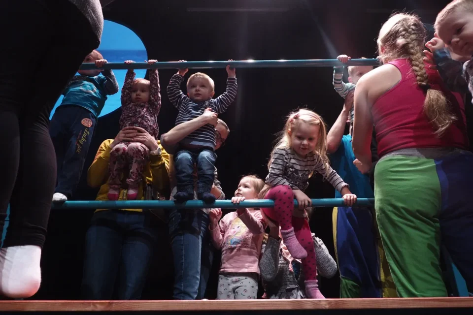 20 02 2016 LUBLIN TEATR STARY SPEKTAKL DLA DZIECI DO GORY NOGAMI TEATR ATOFRI POZNAN FOT DOROTA AWIORKO