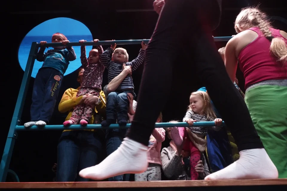 20 02 2016 LUBLIN TEATR STARY SPEKTAKL DLA DZIECI DO GORY NOGAMI TEATR ATOFRI POZNAN FOT DOROTA AWIORKO