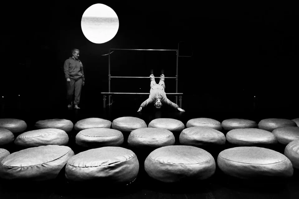 20 02 2016 LUBLIN TEATR STARY SPEKTAKL DLA DZIECI DO GORY NOGAMI TEATR ATOFRI POZNAN FOT DOROTA AWIORKO