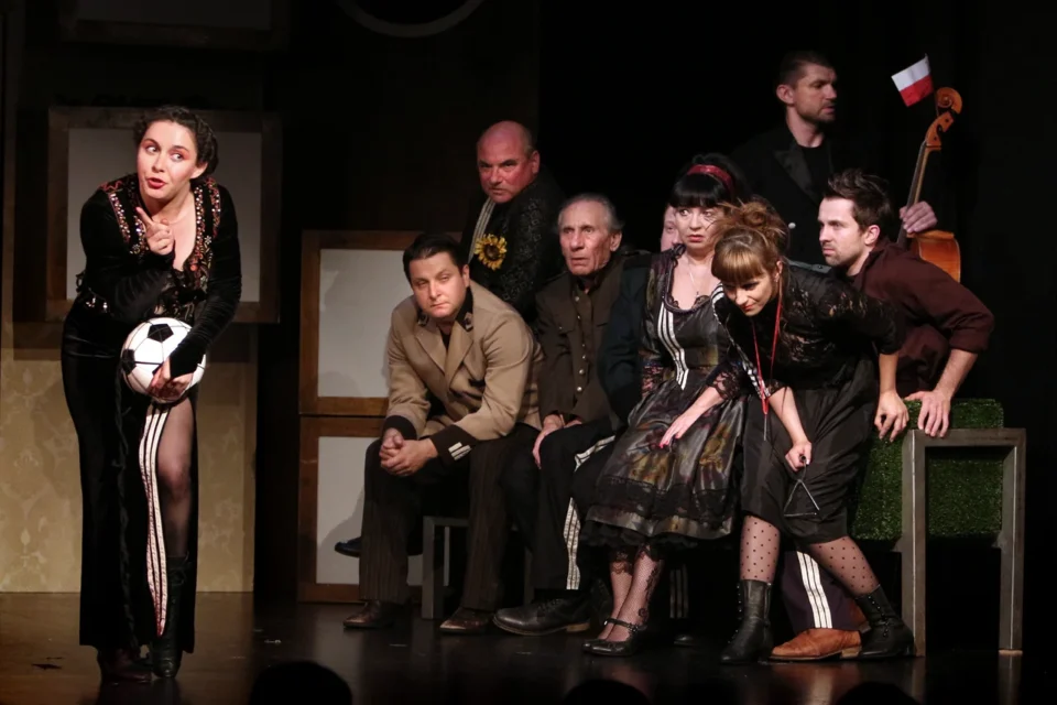 22.06.2013 LUBLIN UL JEZUICKA TEATR STARY SPEKTAKL TEATRU BAGATELA MY W FINALE 2014 FOT DOROTA AWIORKO - KLIMEK