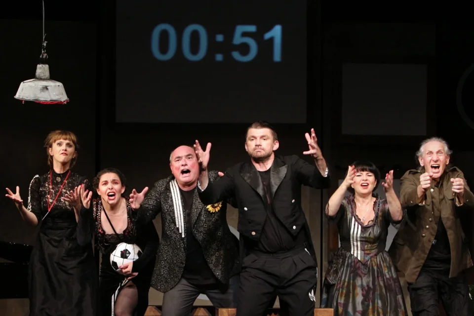 22.06.2013 LUBLIN UL JEZUICKA TEATR STARY SPEKTAKL TEATRU BAGATELA MY W FINALE 2014 FOT DOROTA AWIORKO - KLIMEK