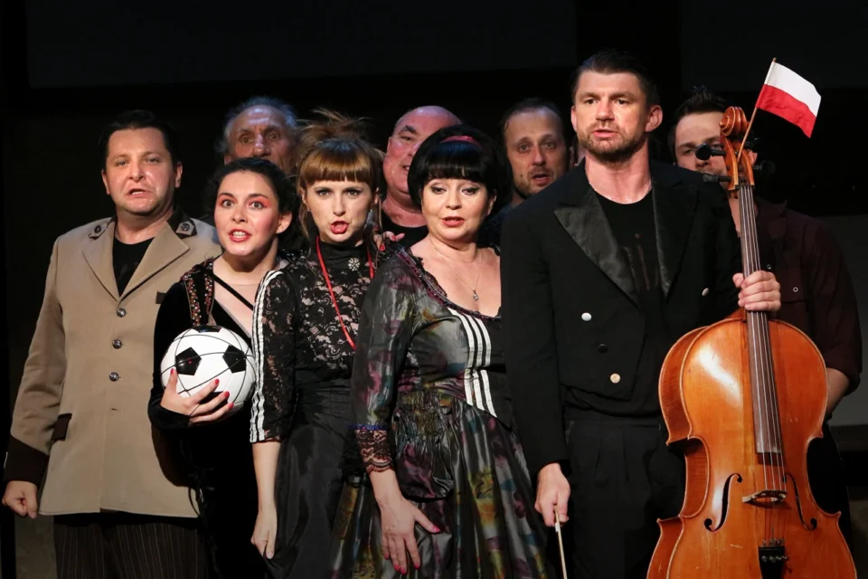 22.06.2013 LUBLIN UL JEZUICKA TEATR STARY SPEKTAKL TEATRU BAGATELA MY W FINALE 2014 FOT DOROTA AWIORKO - KLIMEK