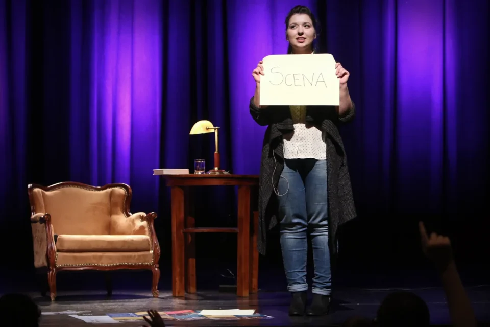 25 01 2015 LUBLIN UL JEZUICKA TEATR STARY BAJKOWA NIEDZIELA CZYTA MALGORZATA ADAMCZYK FOT WOJCIECH NIESPIALOWSKI / TS