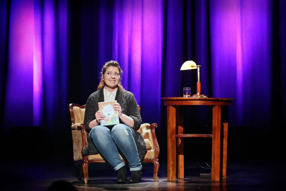 25 01 2015 LUBLIN UL JEZUICKA TEATR STARY BAJKOWA NIEDZIELA CZYTA MALGORZATA ADAMCZYK FOT WOJCIECH NIESPIALOWSKI / TS