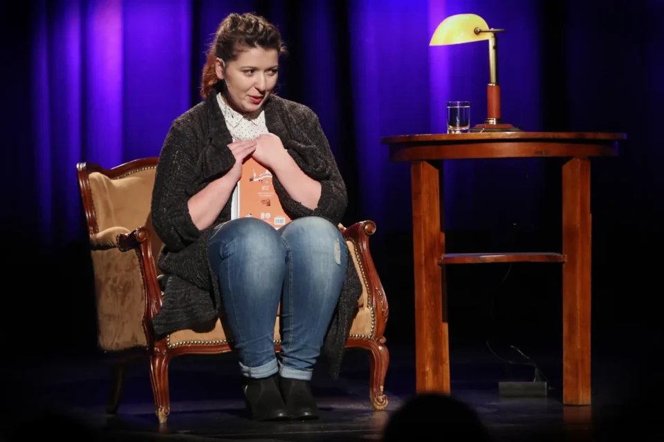 25 01 2015 LUBLIN UL JEZUICKA TEATR STARY BAJKOWA NIEDZIELA CZYTA MALGORZATA ADAMCZYK FOT WOJCIECH NIESPIALOWSKI / TS