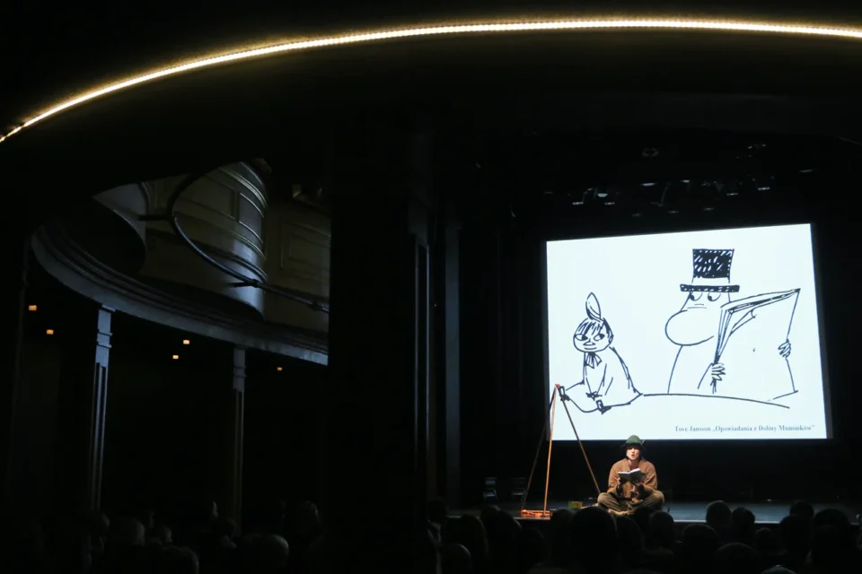 10 11 2013 LUBLIN UL JEZUICKA TEATR STARY BAJKOWA NIEDZIELA N/Z PRZEMYSLAW STIPPA WOJCIECH NIESPIALOWSKI