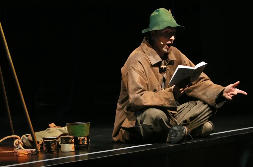 10 11 2013 LUBLIN UL JEZUICKA TEATR STARY BAJKOWA NIEDZIELA N/Z PRZEMYSLAW STIPPA WOJCIECH NIESPIALOWSKI