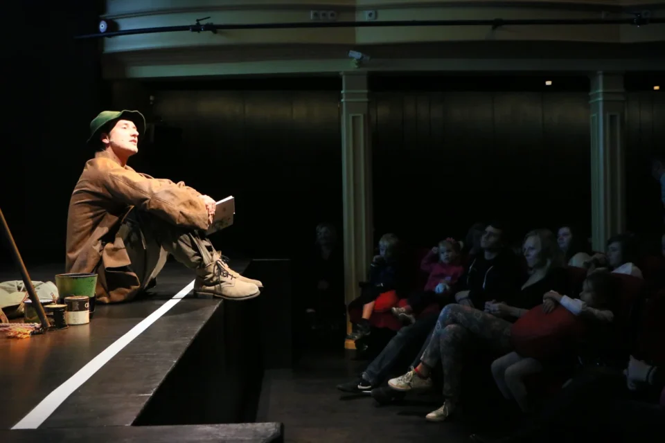 10 11 2013 LUBLIN UL JEZUICKA TEATR STARY BAJKOWA NIEDZIELA N/Z PRZEMYSLAW STIPPA WOJCIECH NIESPIALOWSKI