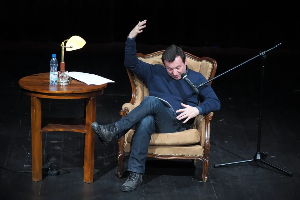 22 03 2015 LUBLIN UL JEZUICKA TEATR STARY BAJKOWA NIEDZIELA BAJKI CZYTAL ROBERT WIECKIEWICZ FOT WOJCIECH NIESPIALOWSKI / TS *** Local Caption *** TS