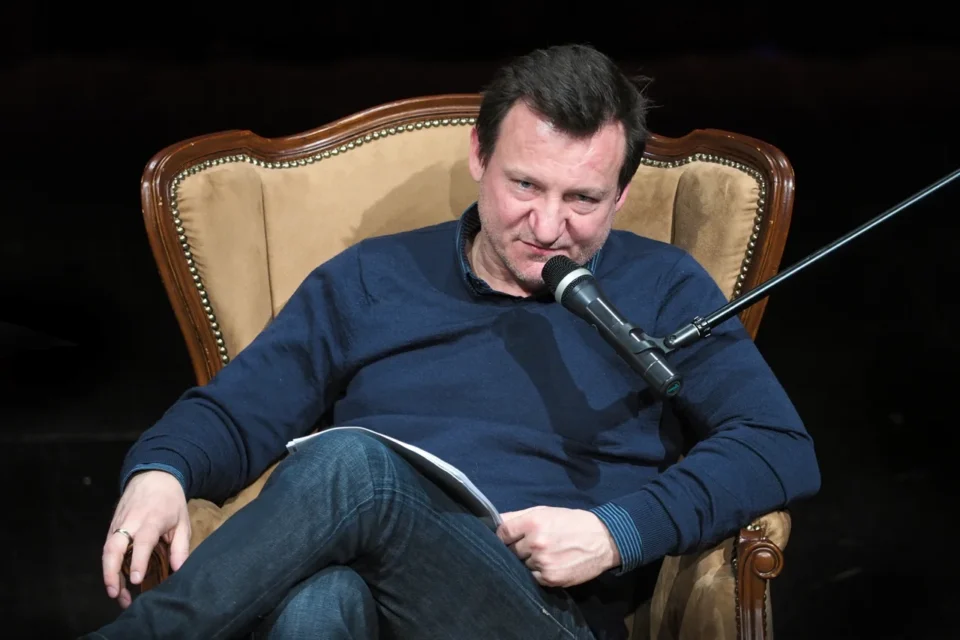 22 03 2015 LUBLIN UL JEZUICKA TEATR STARY BAJKOWA NIEDZIELA BAJKI CZYTAL ROBERT WIECKIEWICZ FOT WOJCIECH NIESPIALOWSKI / TS