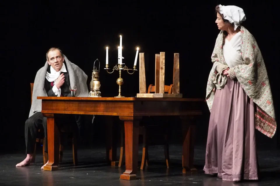 23 05 2015 LUBLIN UL JEZUICKA SPEKTAKL ZA 250 GROSZY - PAN BARON PRZYCHODZI BOSO I PLACI GUZIKIEM FOT WOJCIECH NIESPIALOWSKI / TS