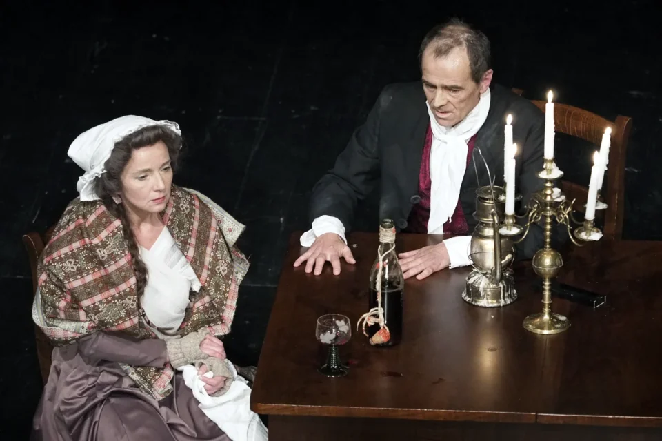 23 05 2015 LUBLIN UL JEZUICKA SPEKTAKL ZA 250 GROSZY - PAN BARON PRZYCHODZI BOSO I PLACI GUZIKIEM FOT WOJCIECH NIESPIALOWSKI / TS