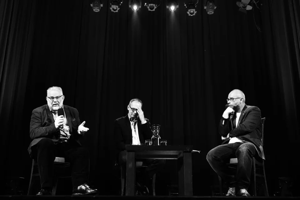 OLYMPUS DIGITAL CAMERA          20 101 2016 UL JEZUICKA LUBLIN TEATR STARY BITWA O KULTURE SWIAT SZUKA ZAPOMNIANYCH Jacek Sieradzki I Jacek Kopcinski