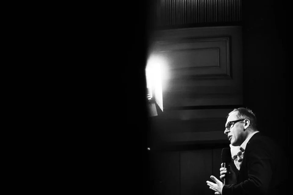 OLYMPUS DIGITAL CAMERA          20 101 2016 UL JEZUICKA LUBLIN TEATR STARY BITWA O KULTURE SWIAT SZUKA ZAPOMNIANYCH Jacek Sieradzki I Jacek Kopcinski