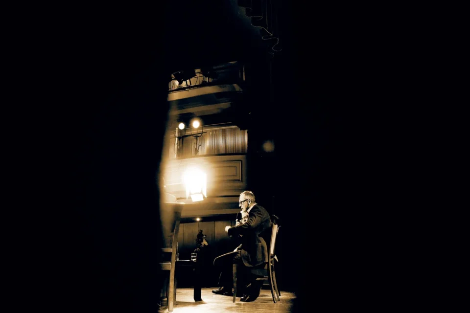 OLYMPUS DIGITAL CAMERA          20 101 2016 UL JEZUICKA LUBLIN TEATR STARY BITWA O KULTURE SWIAT SZUKA ZAPOMNIANYCH Jacek Sieradzki I Jacek Kopcinski