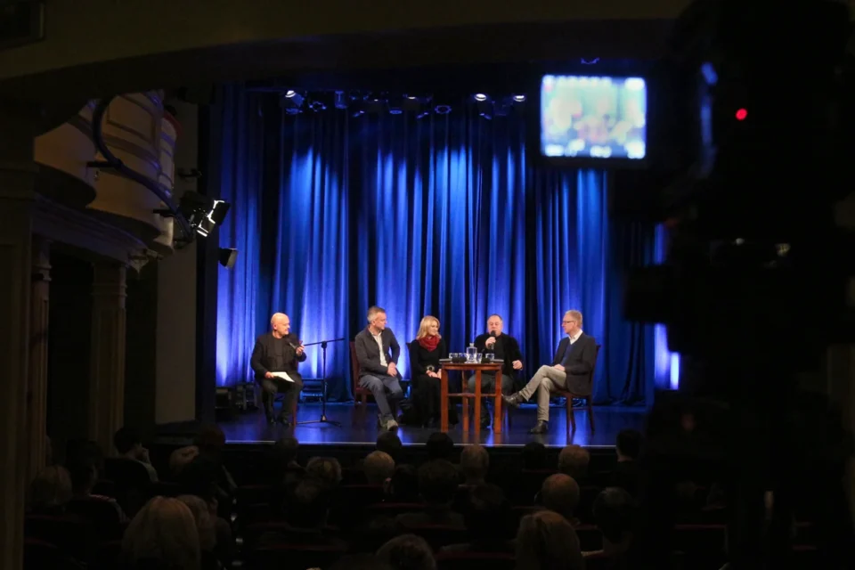 27 11 2012 LUBLIN BITWA O LITERATURE KONIEC FIKCJI CZAS NIEFIKCJI  Prowadzenie Krzysztof Varga