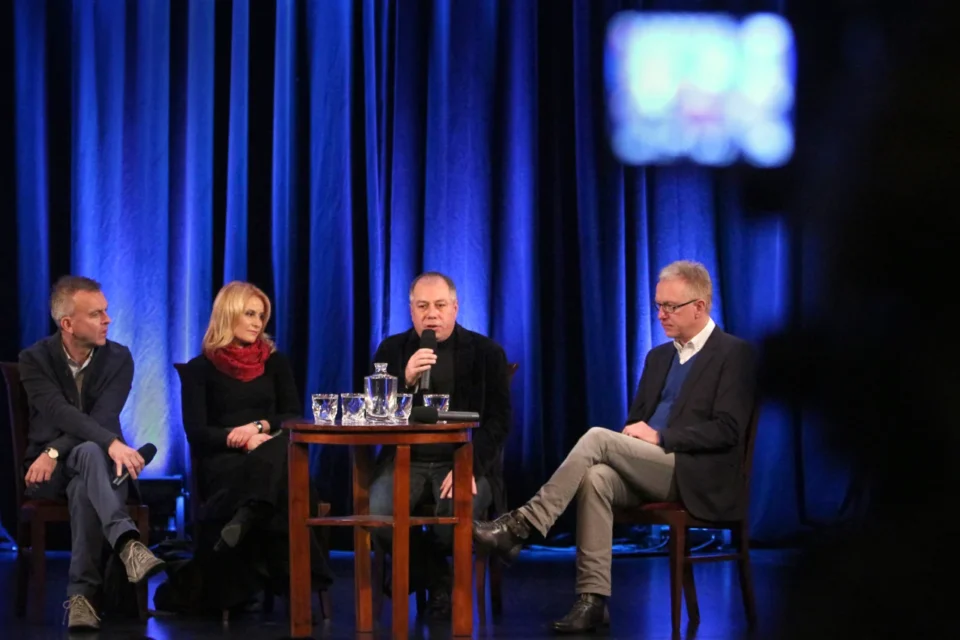 27 11 2012 LUBLIN BITWA O LITERATURE KONIEC FIKCJI CZAS NIEFIKCJI  Prowadzenie Krzysztof Varga