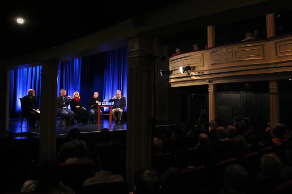 27 11 2012 LUBLIN BITWA O LITERATURE KONIEC FIKCJI CZAS NIEFIKCJI  Prowadzenie Krzysztof Varga