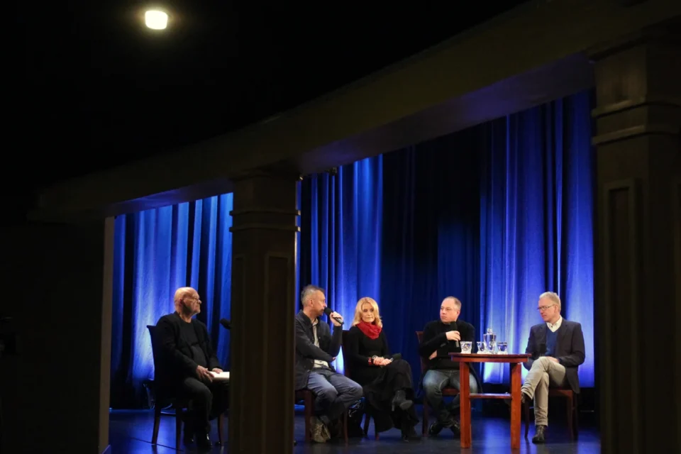 27 11 2012 LUBLIN BITWA O LITERATURE KONIEC FIKCJI CZAS NIEFIKCJI  Prowadzenie Krzysztof Varga