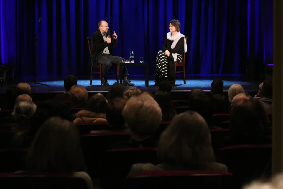 29 01 2013 LUBLIN TEATR STARY BITWA O LITERATURE CZY LITERATURA MA SENS  FOT PROWADZENIE GRAZYNA LUTOSLAWSKA GOSC MAREK BINCZYK DOROTA AWIORKO - KLIMEK