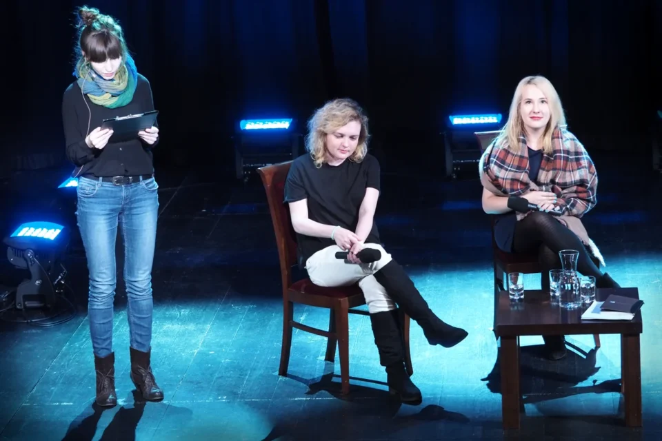 13 10 2015 LUBLIN UL JEZUICKA TEATR STARY BITWA O LITERATURE - NARODZINY PISARKI PROWADZENIE LUKASZ DREWNIAK GOSCIE : WERONIKA MUREK I JOANNA DZIWAK FOT WOJCIECH NIESPIALOWSKI / TS