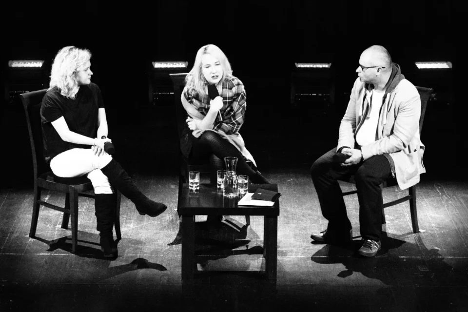 13 10 2015 LUBLIN UL JEZUICKA TEATR STARY BITWA O LITERATURE - NARODZINY PISARKI PROWADZENIE LUKASZ DREWNIAK GOSCIE : WERONIKA MUREK I JOANNA DZIWAK FOT WOJCIECH NIESPIALOWSKI / TS