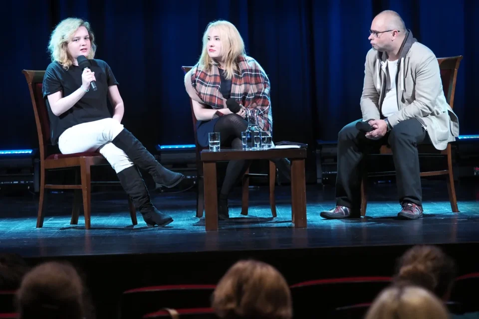 13 10 2015 LUBLIN UL JEZUICKA TEATR STARY BITWA O LITERATURE - NARODZINY PISARKI PROWADZENIE LUKASZ DREWNIAK GOSCIE : WERONIKA MUREK I JOANNA DZIWAK FOT WOJCIECH NIESPIALOWSKI / TS