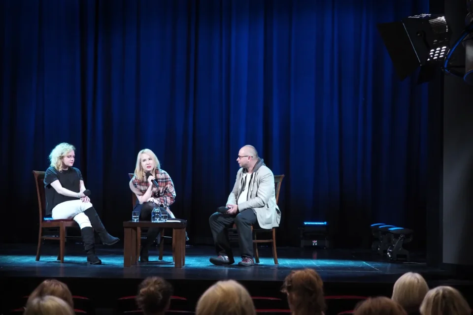 13 10 2015 LUBLIN UL JEZUICKA TEATR STARY BITWA O LITERATURE - NARODZINY PISARKI PROWADZENIE LUKASZ DREWNIAK GOSCIE : WERONIKA MUREK I JOANNA DZIWAK FOT WOJCIECH NIESPIALOWSKI / TS