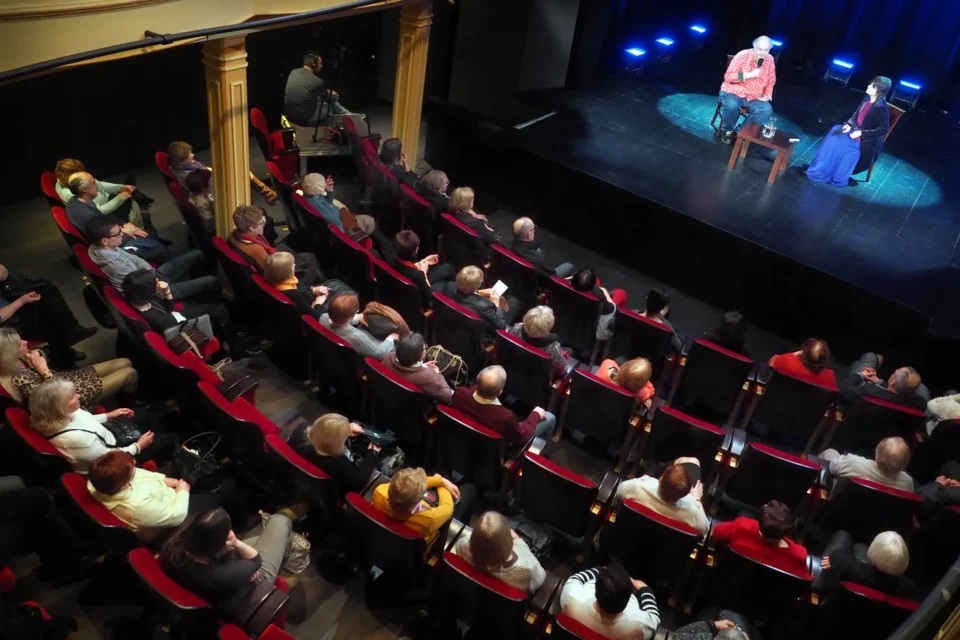 02 02 2016 LUBLIN UL JEZUICKA TEATR STARY BITWA O KULTURE - MIEDZY DUCHOWYM A BRZUCHOWYM. PROWADZENIE GRAZYNA LUTOSLAWSKA GOSC MACIEJ NOWAK FOT WOJCIECH NIESPIALOWSKI / TS