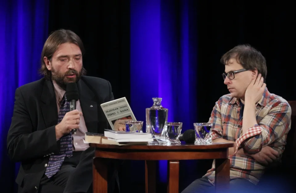 04 12 2012 LUBLIN UL JEZUICKA TEATR STARY BITWA O LITERATURE SZTUKMISTRZ Z LUBLINA ODWIEDZA SKLEPY CYNAMONOWE FOT WOJCIECH NIESPIALOWSKI *** Local Caption *** Prowadzenie: Grażyna Lutosławska