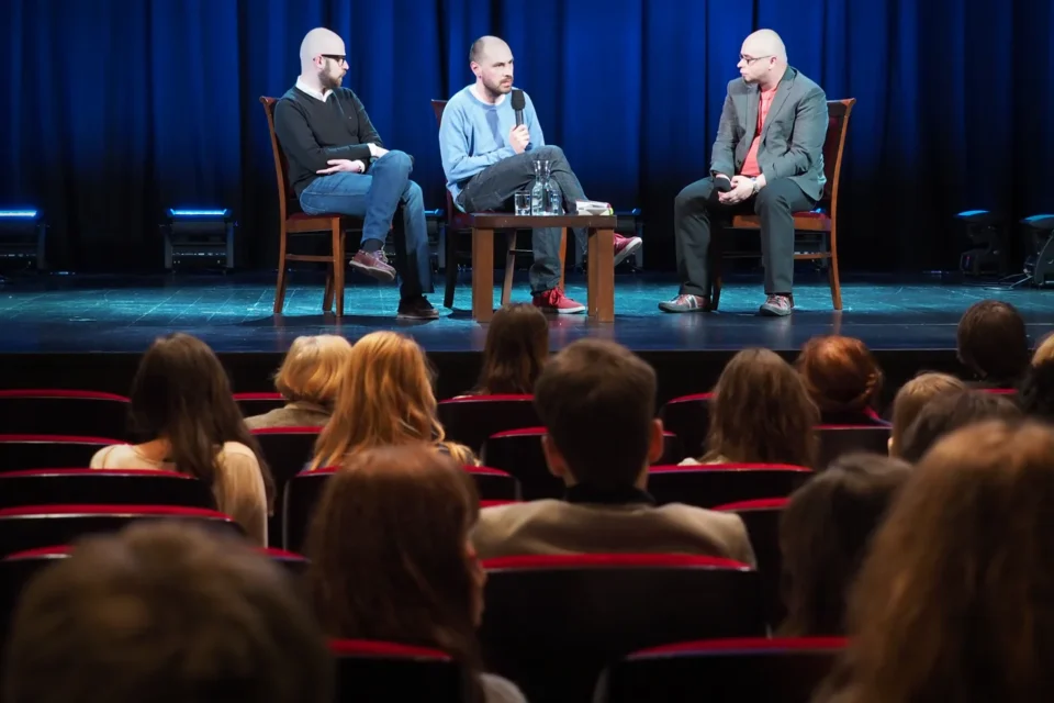 07 04 2015 LUBLIN UL JEZUICKA TEATR STARY BITWA O LITERATURE - WYKLUCZENI I WKURZENI GOSCIE: WOJCIECH ENGELKING I JAKUB ZULCZYK FOT WOJCIECH NIESPIALOWSKI / TS
