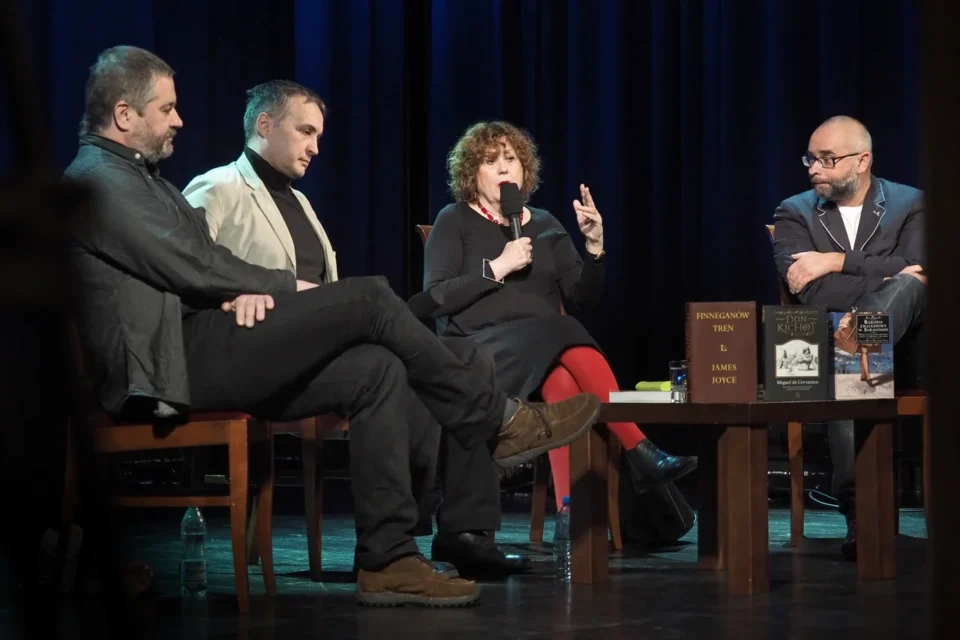 09 02 2016 LUBLIN UL JEZUICKA TEATR STARY BITWA O LITERATURE TEMAT LOST ( AND FOUND ) IN TRANSLATION PROWADZENIE LUKASZ DREWNIAK Z UDZIALEM KRZYSZTOF BARTNICKI WOJCIECH CHARCHALIS ANNA WASILEWSKA FOT WOJCIECH NIESPIALOWSKI / TS