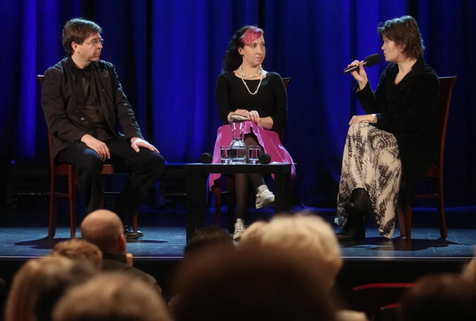 16 04 2013 LUBLIN UL JEZUICKA TEATR STARY BITWA O LITERATURE PROWADZENIE : GRAZYNA LUTOSLAWSKA GOSCIE : SYLWIA CHUTNIK I MAREK KOCHAN FOT WOJCIECH NIESPIALOWSKI