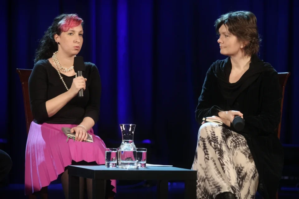 16 04 2013 LUBLIN UL JEZUICKA TEATR STARY BITWA O LITERATURE PROWADZENIE : GRAZYNA LUTOSLAWSKA GOSCIE : SYLWIA CHUTNIK I MAREK KOCHAN FOT WOJCIECH NIESPIALOWSKI