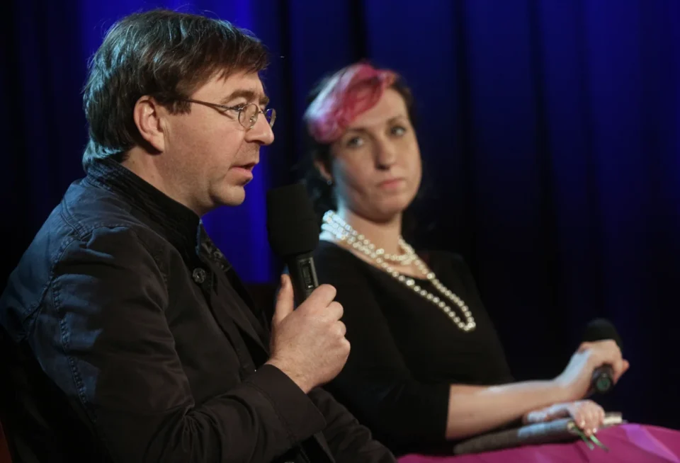 16 04 2013 LUBLIN UL JEZUICKA TEATR STARY BITWA O LITERATURE PROWADZENIE : GRAZYNA LUTOSLAWSKA GOSCIE : SYLWIA CHUTNIK I MAREK KOCHAN FOT WOJCIECH NIESPIALOWSKI