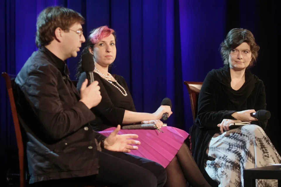 16 04 2013 LUBLIN UL JEZUICKA TEATR STARY BITWA O LITERATURE PROWADZENIE : GRAZYNA LUTOSLAWSKA GOSCIE : SYLWIA CHUTNIK I MAREK KOCHAN FOT WOJCIECH NIESPIALOWSKI