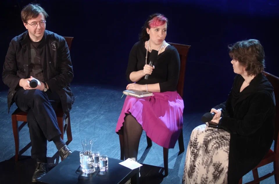 16 04 2013 LUBLIN UL JEZUICKA TEATR STARY BITWA O LITERATURE PROWADZENIE : GRAZYNA LUTOSLAWSKA GOSCIE : SYLWIA CHUTNIK I MAREK KOCHAN FOT WOJCIECH NIESPIALOWSKI