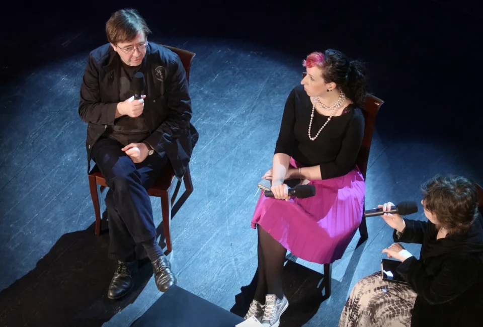 16 04 2013 LUBLIN UL JEZUICKA TEATR STARY BITWA O LITERATURE PROWADZENIE : GRAZYNA LUTOSLAWSKA GOSCIE : SYLWIA CHUTNIK I MAREK KOCHAN FOT WOJCIECH NIESPIALOWSKI