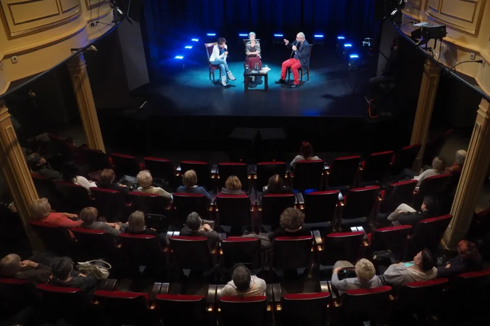 18 10 2016 LUBLIN UL JEZUICKA TEATR STARY BITWA O LITERATURE - GORA TOMASZA MANA . PROWADZENIE : LUKASZ DREWNIAK . GOSCIE :MALGORZATA SIKORSKA - MISZCZUK I MALGORZATA LUKASIEWICZ  FOT WOJCIECH NIESPIALOWSKI