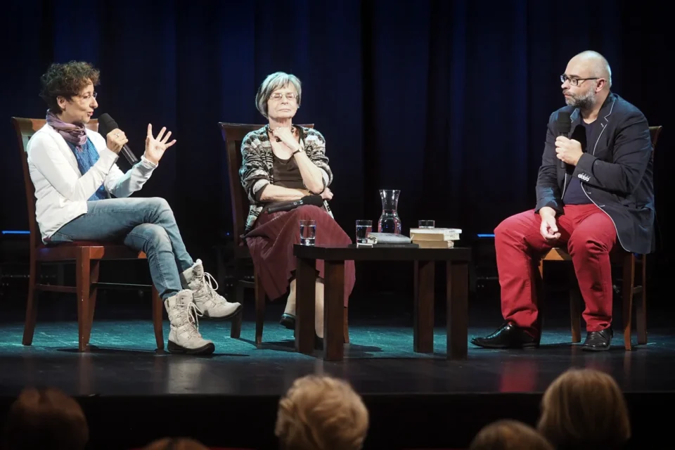 18 10 2016 LUBLIN UL JEZUICKA TEATR STARY BITWA O LITERATURE - GORA TOMASZA MANA . PROWADZENIE : LUKASZ DREWNIAK . GOSCIE :MALGORZATA SIKORSKA - MISZCZUK I MALGORZATA LUKASIEWICZ  FOT WOJCIECH NIESPIALOWSKI