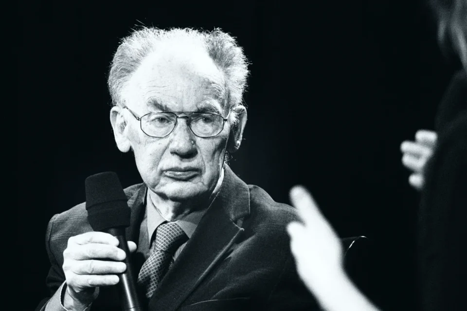 19 04 2016 LUBLIN UL JEZUICKA TEATR STARYBITWA OLITERATURE PROWADZENIE GRAZYNA LUTOSLAWSKA GOSC PROFESOR MICHAL GLOWINSKI FOT WOJCIECH NIESPIALOWSKI