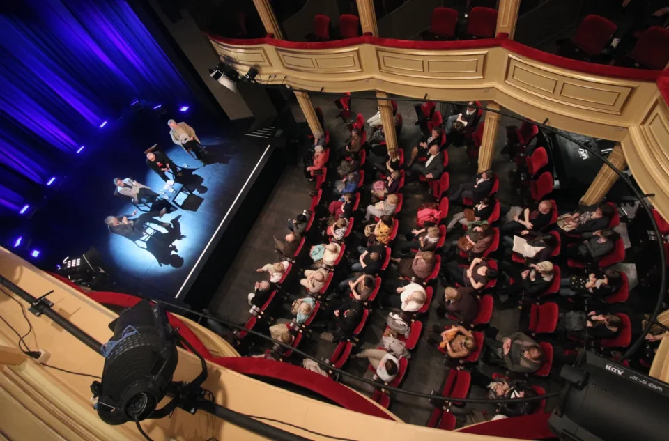 23 04 2013 LUBLIN UL JEZUICKA TEATR STARY BITWA O LITERATURE PROWADZENIE  LUKASZ DREWNIAK Z UDZIALEM EDWINA BENDYKA