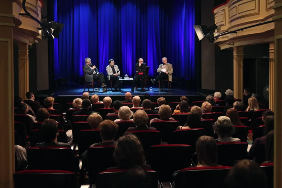 23 04 2013 LUBLIN UL JEZUICKA TEATR STARY BITWA O LITERATURE PROWADZENIE  LUKASZ DREWNIAK Z UDZIALEM EDWINA BENDYKA