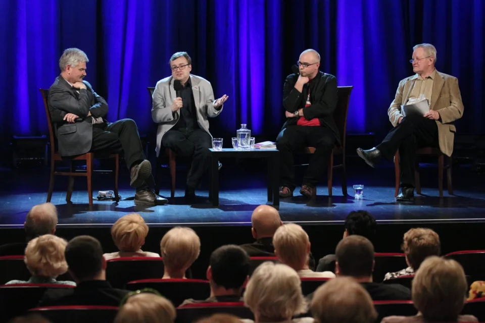 23 04 2013 LUBLIN UL JEZUICKA TEATR STARY BITWA O LITERATURE PROWADZENIE  LUKASZ DREWNIAK Z UDZIALEM EDWINA BENDYKA