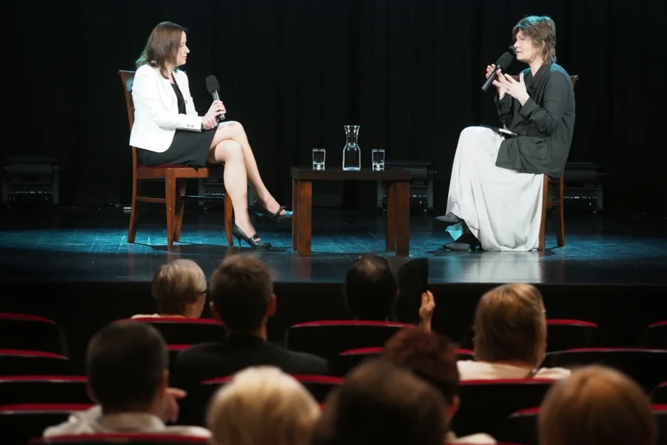 24 05 2016 LUBLIN UL JEZUICKA TEATR STARY BITWA O KULTURE - JAK PRZECZYTAC CZLOWIEKA GRAZYNA LUTOSLAWSKA I ZUZANNA GORSKA FOT WOJCIECH NIESPIALOWSKI