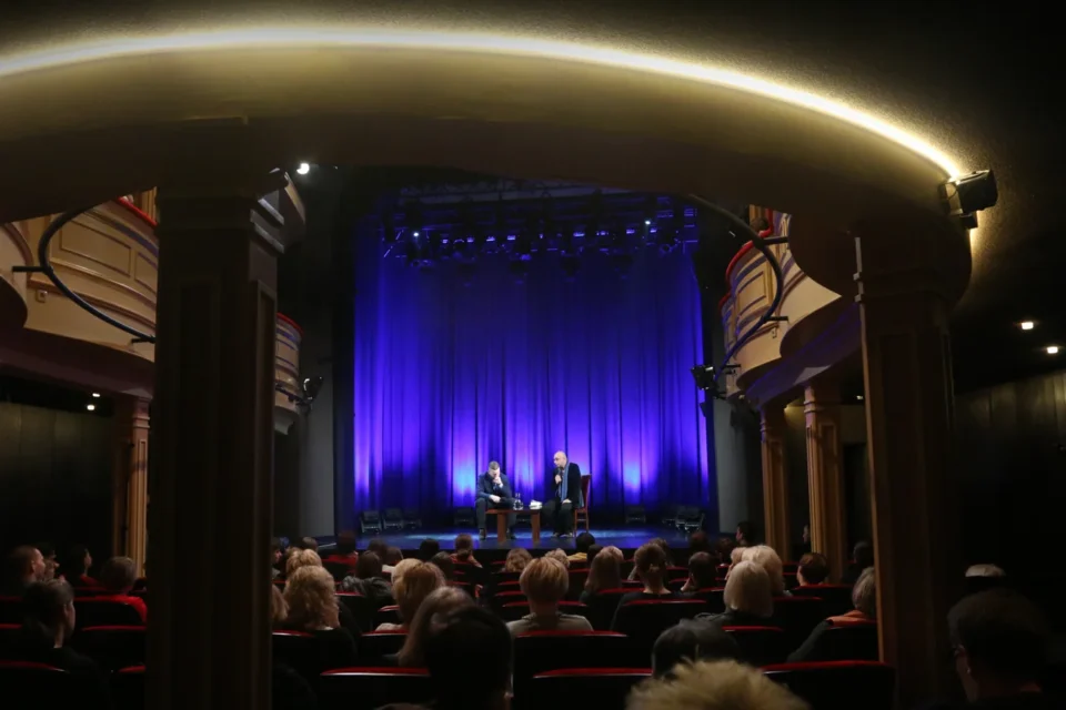 09 12 2014 LUBLIN UL JEZUICKA TEATR STARY BITWA O LITERATURE PROWADZENIE LUKASZ DREWNIAK GOSC SZCZEPAN TWARDOCH FOT WOJCIECH NIESPIALOWSKI / TS