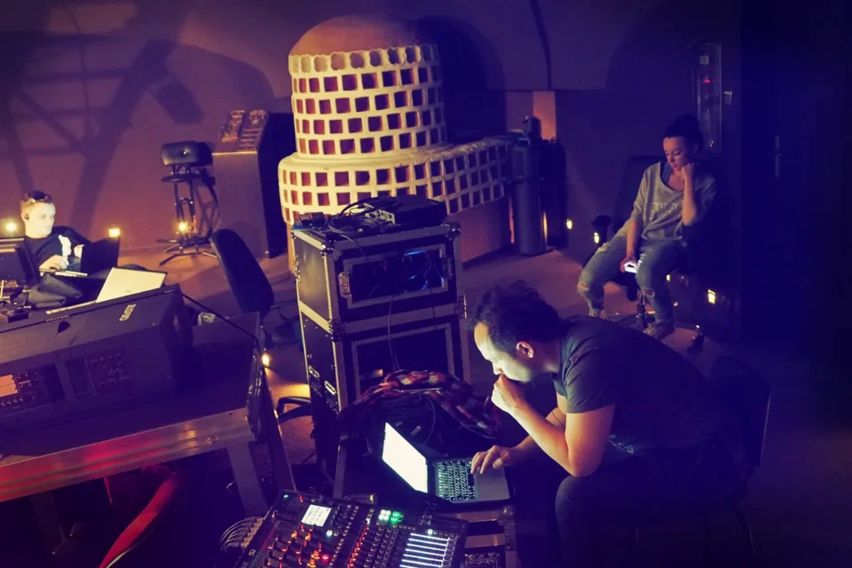 18 05 2015 LUBLIN ULJEZUICKA TEATR STARY KINO W TEATRZE STARYM FILM: BOGOWIE - ROZMOWA PO SEANSIE Z TOMASZEM KOTEM  FOT WOJCIECH NIESPIALOWSKI / TS