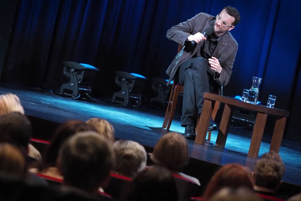 18 05 2015 LUBLIN ULJEZUICKA TEATR STARY KINO W TEATRZE STARYM FILM: BOGOWIE - ROZMOWA PO SEANSIE Z TOMASZEM KOTEM  FOT WOJCIECH NIESPIALOWSKI / TS