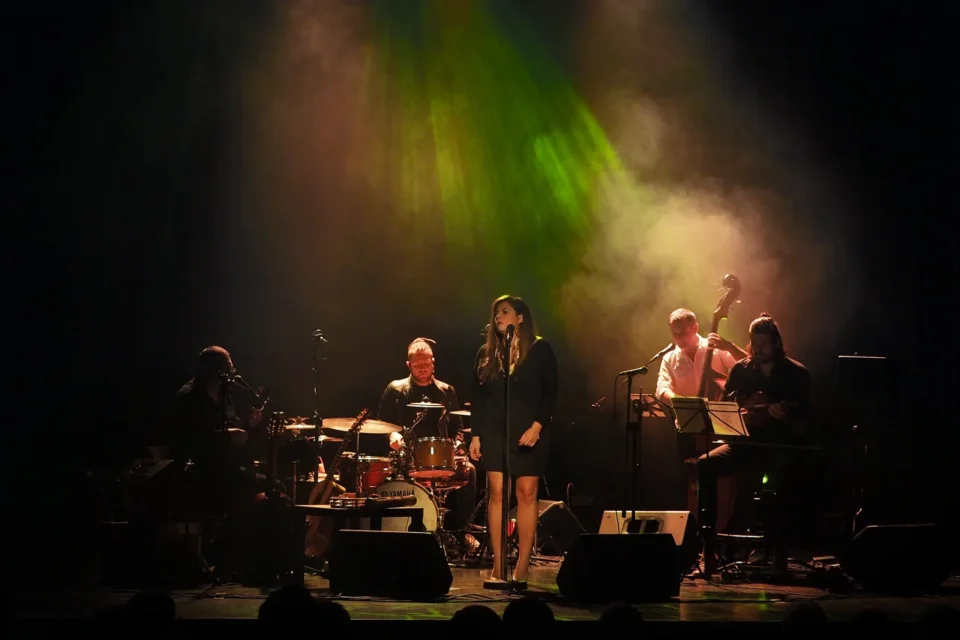 19 10 2016 LUBLIN UL JEZUICKA TEATR STARY KONCERT MONIKA BORZYM " BACK TO THE GARDEN "PIOSENKI JONI MITCHEL FOT WOJCIECH NIESPIALOWSKI